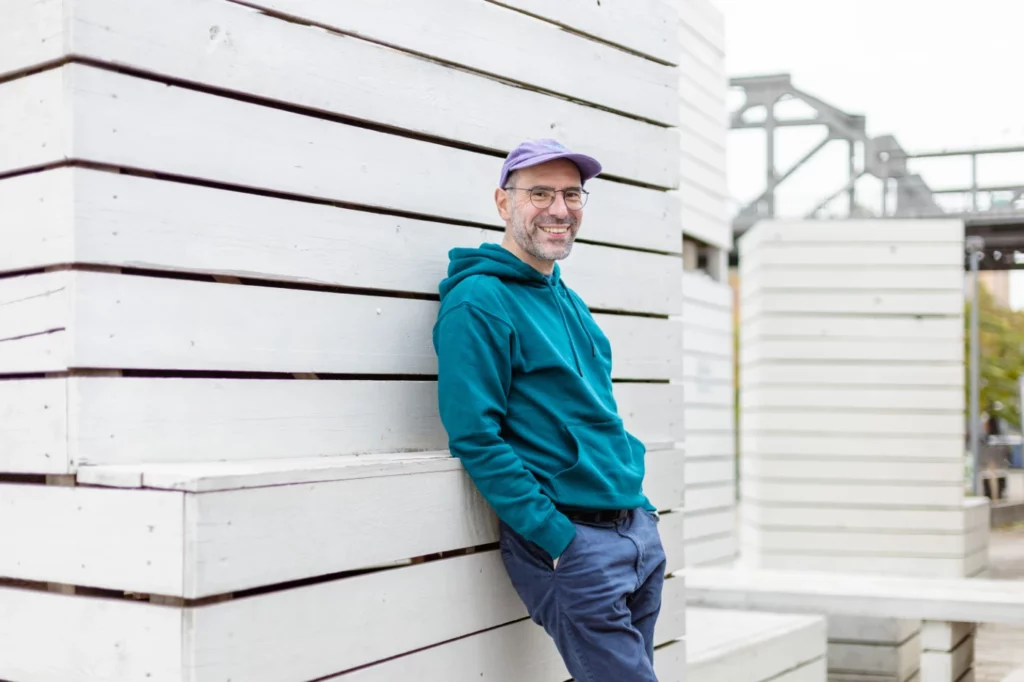 Thomas Binroth, Ernährungscoach bei Foodtrition, lacht in die Kamera